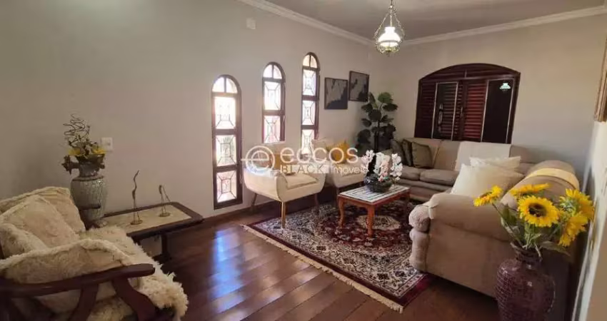 Casa à venda, 4 quartos, 2 suítes, 4 vagas, Presidente Roosevelt - Uberlândia/MG