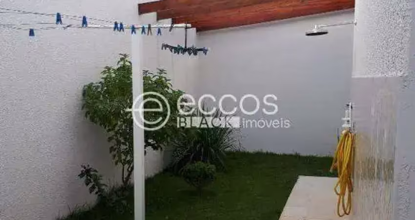 Casa à venda, 3 quartos, 1 suíte, 2 vagas, Cidade Jardim - Uberlândia/MG
