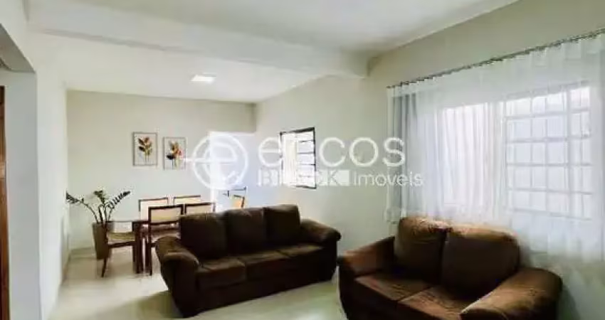 Casa à venda, 2 quartos, 2 vagas, presidente roosevelt - uberlândia/mg