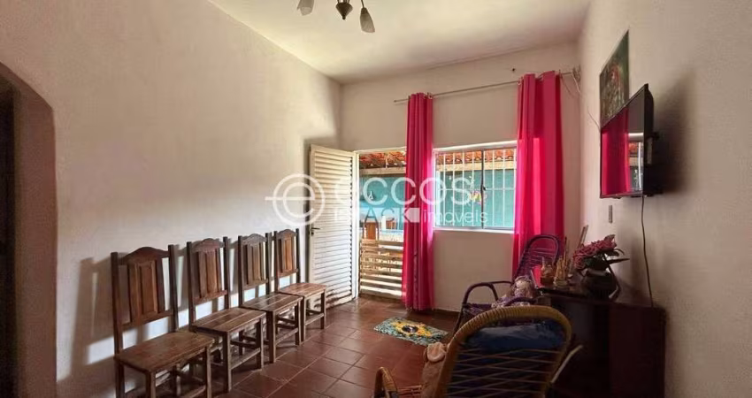 Casa à venda, 2 quartos, Aclimação - Uberlândia/MG