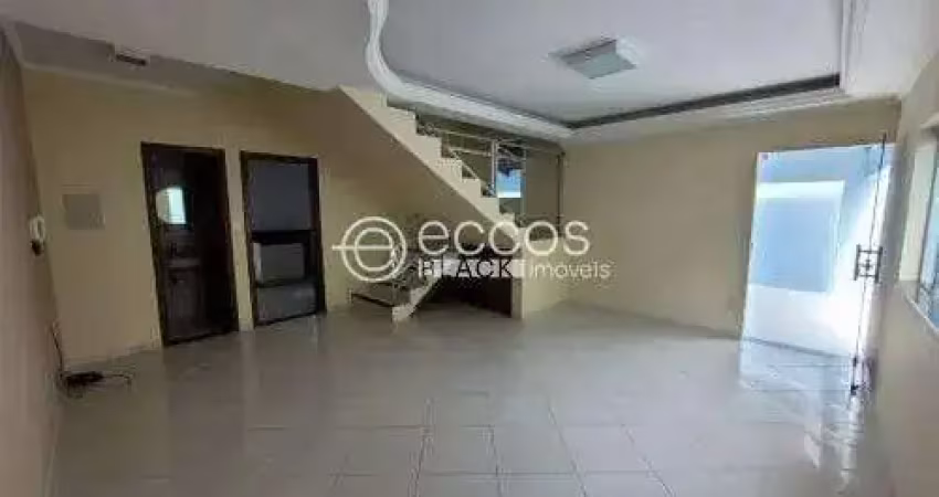 Casa para aluguel, 3 quartos, 4 vagas, alto umuarama - uberlândia/mg
