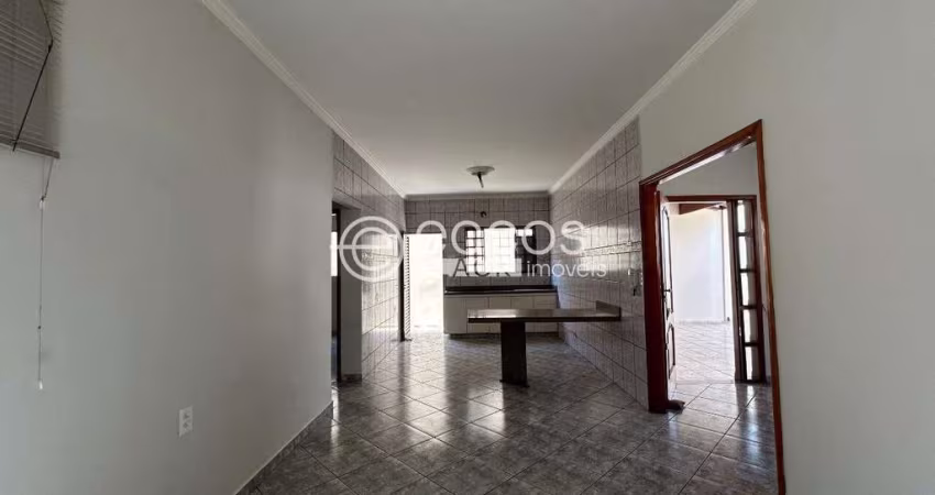 Casa à venda, 3 quartos, 1 suíte, 5 vagas, Cidade Jardim - Uberlândia/MG