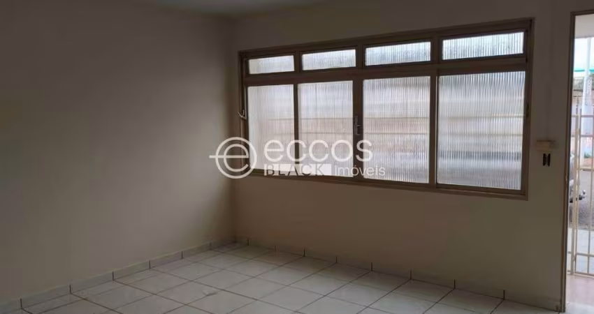 Casa comercial para aluguel, 3 quartos, CENTRO - ARAGUARI/MG