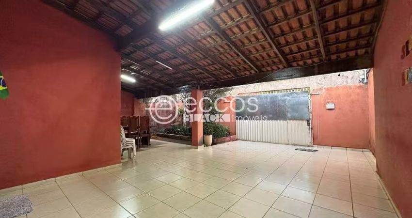 Casa à venda, 3 quartos, 1 suíte, 2 vagas, Planalto - Uberlândia/MG