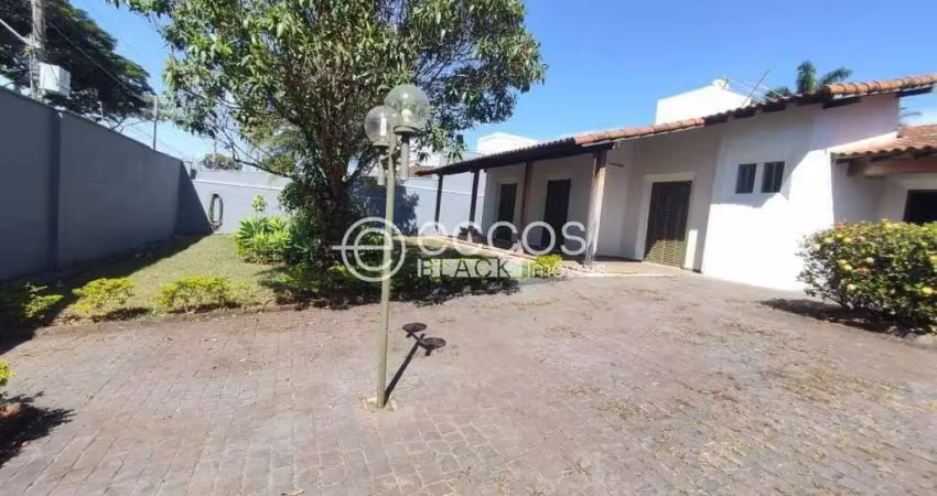 Casa à venda, 4 quartos, 1 suíte, 10 vagas, cidade jardim - uberlândia/mg