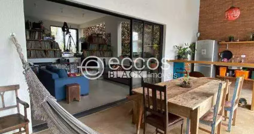 Casa à venda, 4 quartos, 3 suítes, 5 vagas, cidade jardim - uberlândia/mg