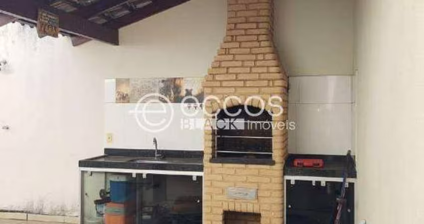 Casa à venda, 3 quartos, 1 suíte, 2 vagas, Cidade Jardim - Uberlândia/MG