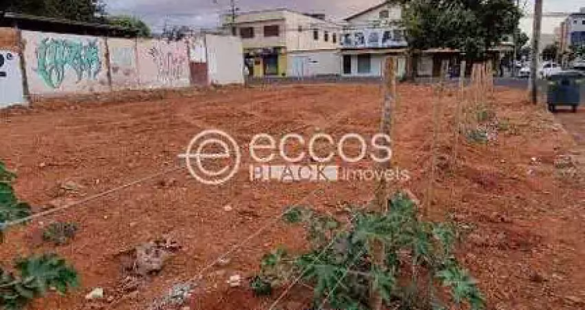 Terreno à venda na Rua Hildebrando Oliva, 544, Santa Mônica, Uberlândia