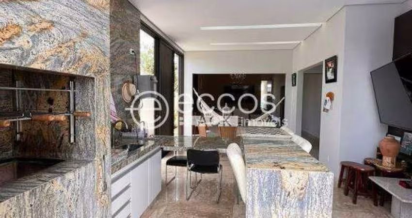 Casa em condomínio à venda, 3 quartos, 1 suíte, 2 vagas, Laranjeiras - Uberlândia/MG