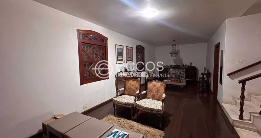 Casa para aluguel, 5 quartos, 3 suítes, 3 vagas, Lídice - Uberlândia/MG