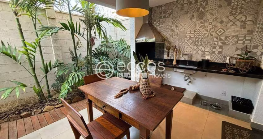 Casa em condomínio à venda, 3 quartos, 1 suíte, 2 vagas, Jardim Inconfidência - Uberlândia/MG