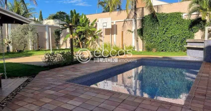 Casa à venda, 4 quartos, 4 suítes, 5 vagas, Morada da Colina - Uberlândia/MG