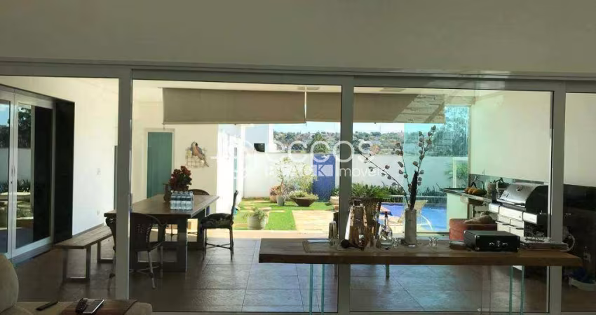 Casa à venda, 5 quartos, 4 suítes, 1 vaga, Morada da Colina - Uberlândia/MG