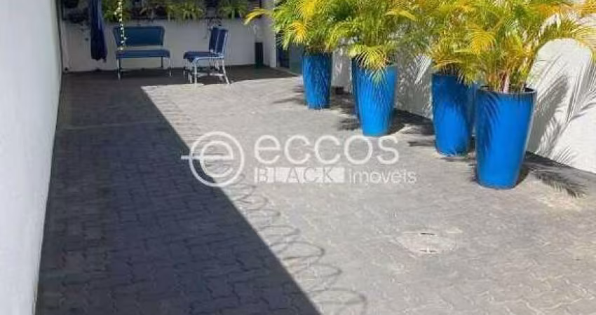 Sala comercial à venda, 4 quartos, 1 suíte, 5 vagas, Granada - Uberlândia/MG