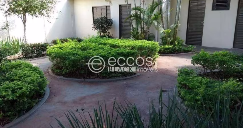 Casa à venda, 3 quartos, 1 suíte, 2 vagas, Centro - Uberlândia/MG