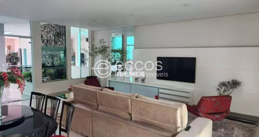 Casa à venda, 3 quartos, 3 suítes, 8 vagas, Planalto - Uberlândia/MG