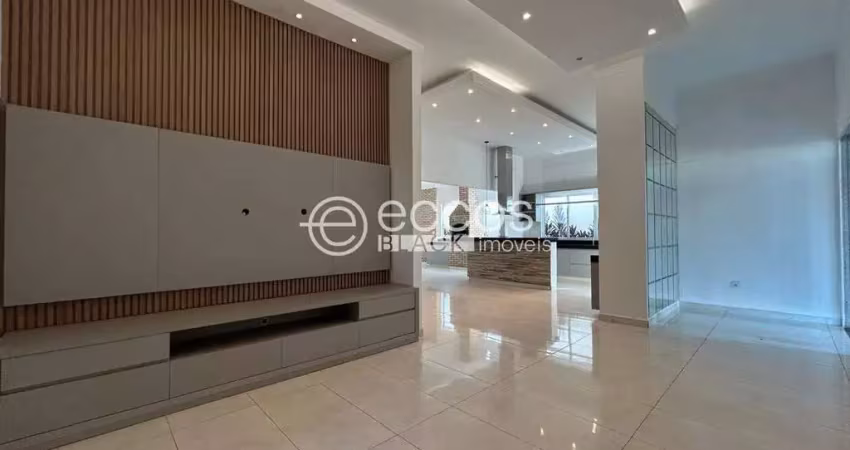 Casa em condomínio à venda, 3 quartos, 3 suítes, 1 vaga, aclimação - uberlândia/mg