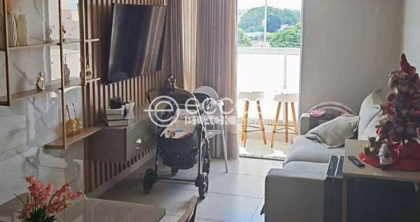 Apartamento à venda, 3 quartos, 1 suíte, 2 vagas, Umuarama - Uberlândia/MG