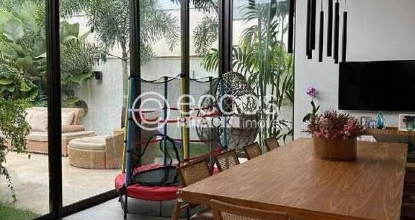 Casa em condomínio à venda, 3 quartos, 3 suítes, 2 vagas, Jardim Sul - Uberlândia/MG