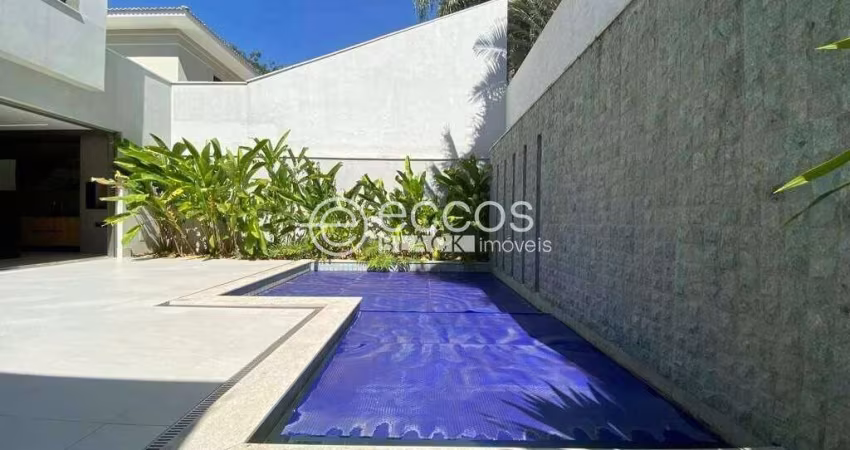 Casa em condomínio à venda, 4 quartos, 3 suítes, 6 vagas, Jardim Karaíba - Uberlândia/MG