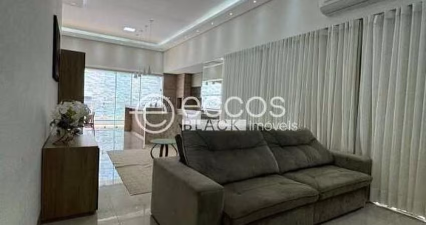 Casa em condomínio à venda, 3 quartos, 3 suítes, 5 vagas, Novo Mundo - Uberlândia/MG