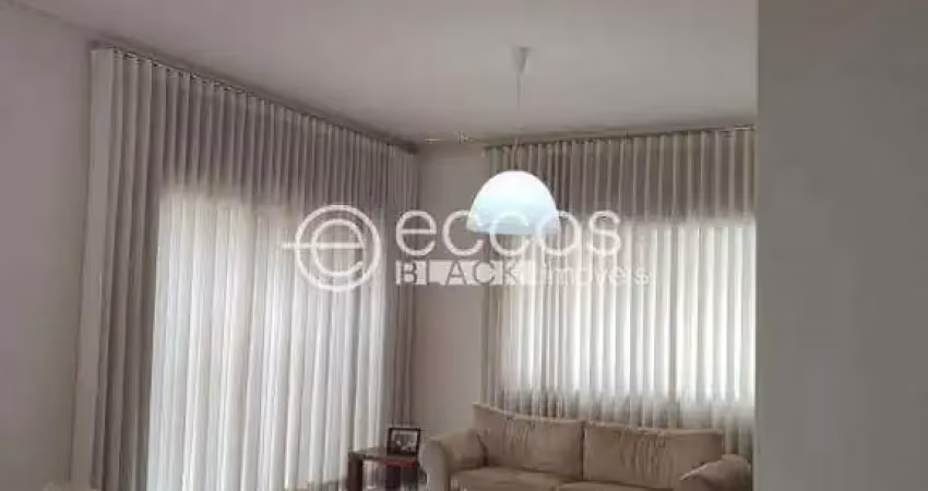 Casa à venda, 3 quartos, 1 suíte, 2 vagas, centro - uberlândia/mg