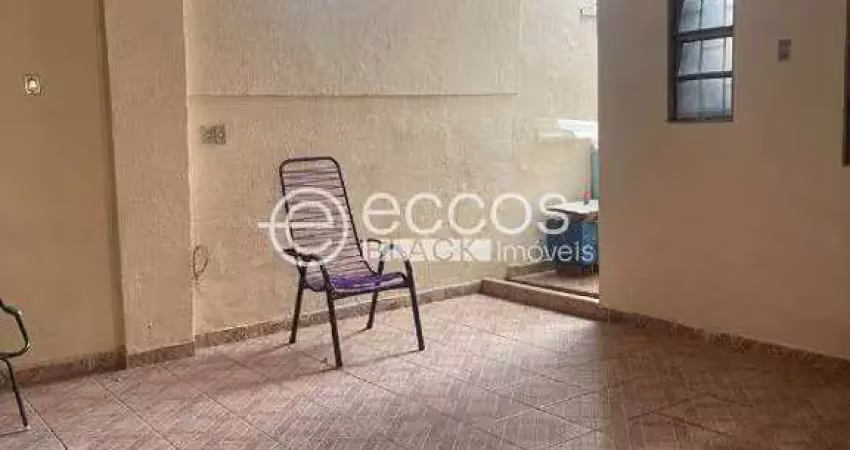Casa à venda, 3 quartos, 1 suíte, 1 vaga, centro - uberlândia/mg