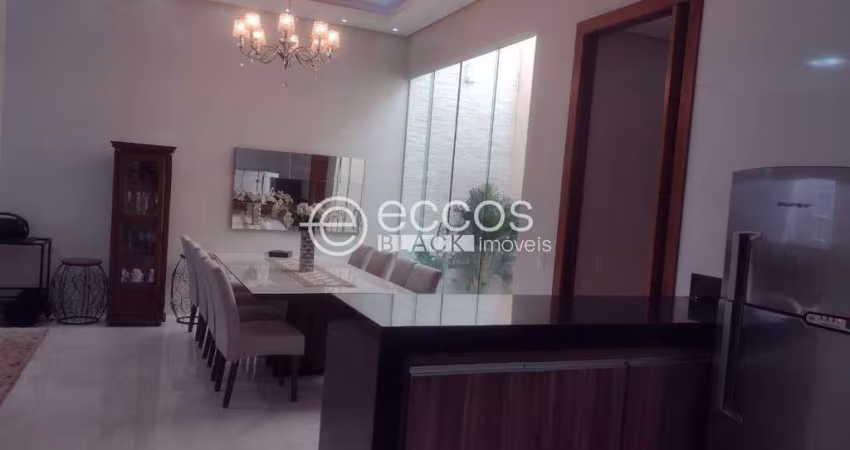 Casa à venda, 4 quartos, 1 suíte, 2 vagas, Aclimação - Uberlândia/MG