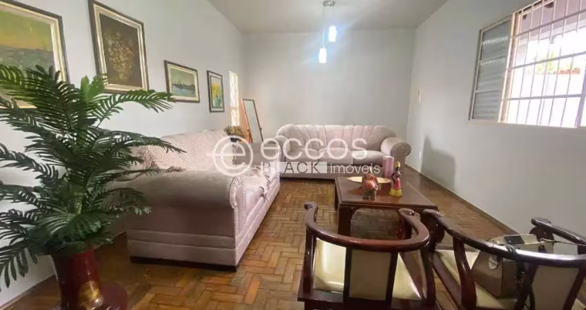 Casa à venda, 4 quartos, 1 suíte, 2 vagas, santa mônica - uberlândia/mg