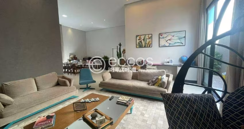 Casa em condomínio para aluguel, 3 quartos, 3 suítes, 4 vagas, Jardim Sul - Uberlândia/MG