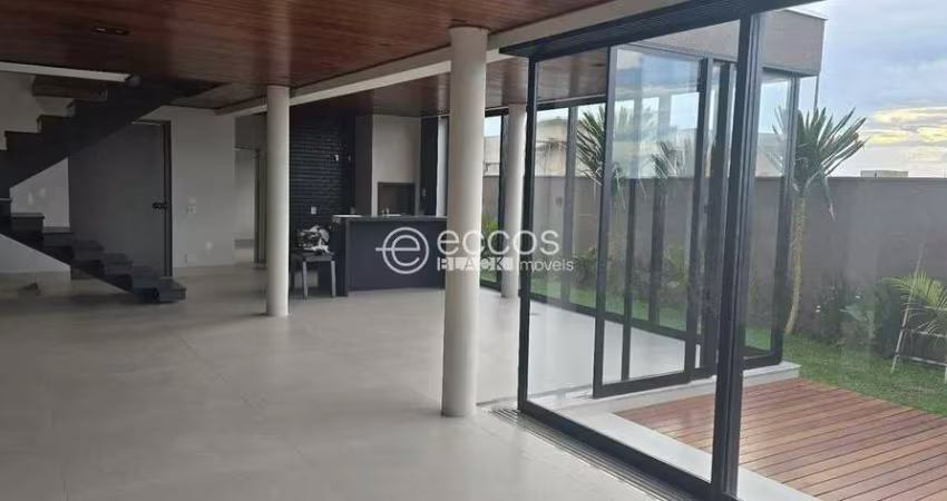 Casa em condomínio à venda, 4 quartos, 3 suítes, 4 vagas, Gávea Sul - Uberlândia/MG