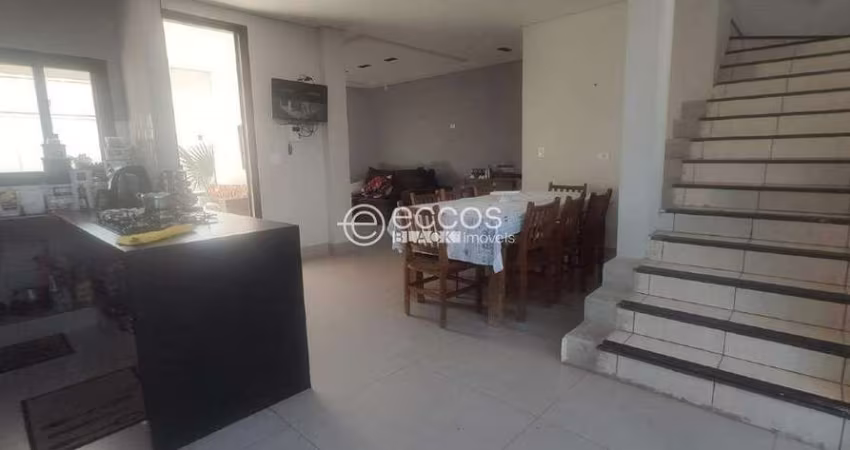 Casa à venda, 3 quartos, 1 suíte, 2 vagas, Jardim Ipanema - Uberlândia/MG