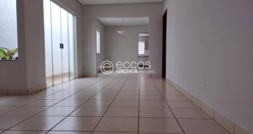 Casa à venda, 3 quartos, 3 suítes, 3 vagas, Jardim Karaíba - Uberlândia/MG