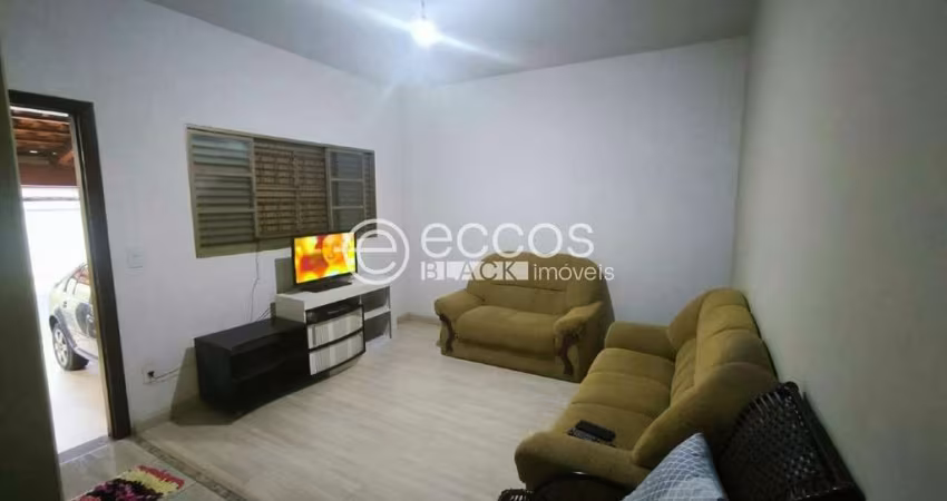 Casa para aluguel, 2 quartos, 1 suíte, 2 vagas, Jardim Patrícia - Uberlândia/MG