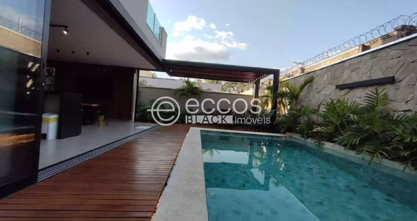 Casa em condomínio para aluguel, 4 quartos, 2 suítes, 4 vagas, Aclimação - Uberlândia/MG