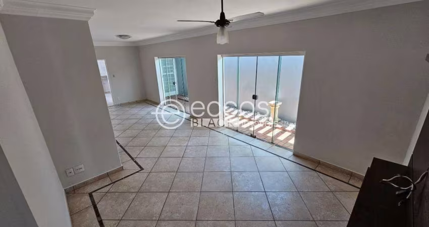 Casa à venda, 5 quartos, 2 suítes, 4 vagas, Parque das Américas - UBERABA/MG
