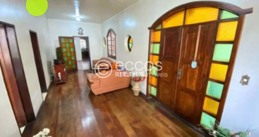 Casa à venda, 6 quartos, 2 suítes, 2 vagas, Diamante - Belo Horizonte/MG