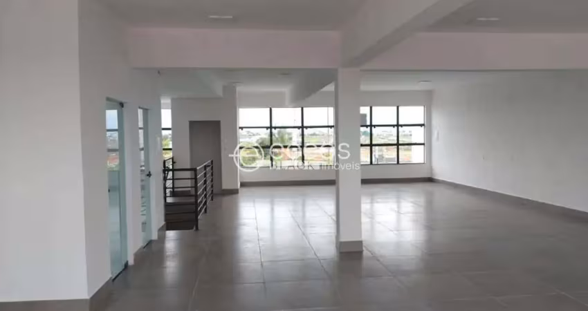 Sala comercial para alugar na Avenida dos Ferreiras, 494, Aclimação, Uberlândia