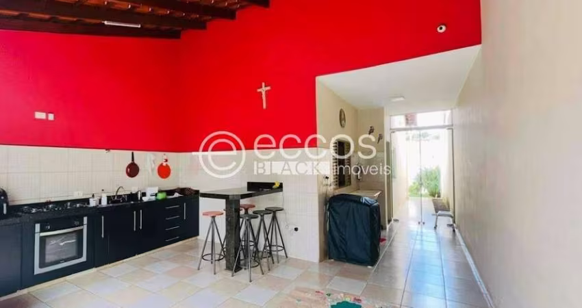 Casa à venda, 3 quartos, 1 suíte, 2 vagas, Jardim Patrícia - Uberlândia/MG