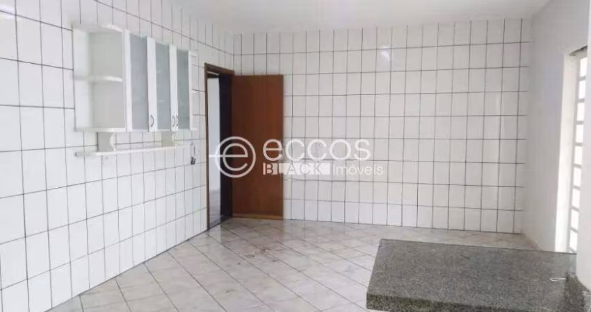 Casa à venda, 3 quartos, 1 suíte, 2 vagas, Santa Mônica - Uberlândia/MG