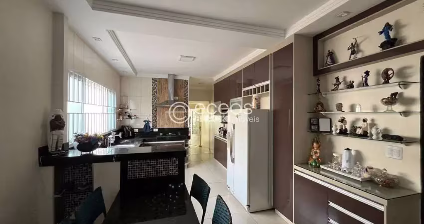 Casa à venda, 3 quartos, 3 suítes, 3 vagas, Presidente Roosevelt - Uberlândia/MG