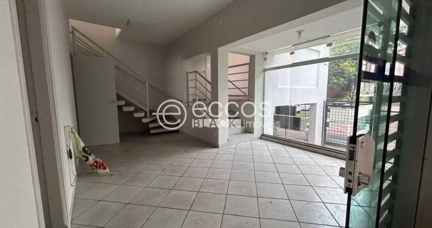 Casa comercial à venda, 6 quartos, 2 vagas, Tabajaras - Uberlândia/MG