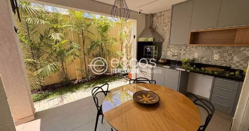 Casa em condomínio para aluguel, 3 quartos, 1 suíte, 2 vagas, Jardim Inconfidência - Uberlândia/MG