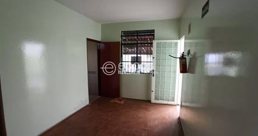 Casa comercial para aluguel, 3 vagas, Nossa Senhora Aparecida - Uberlândia/MG
