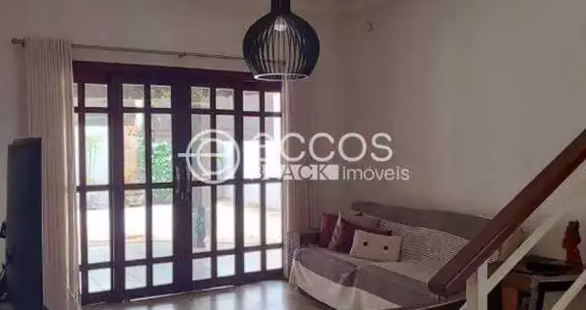 Casa à venda, 3 quartos, 1 suíte, 2 vagas, industrial - araguari/mg