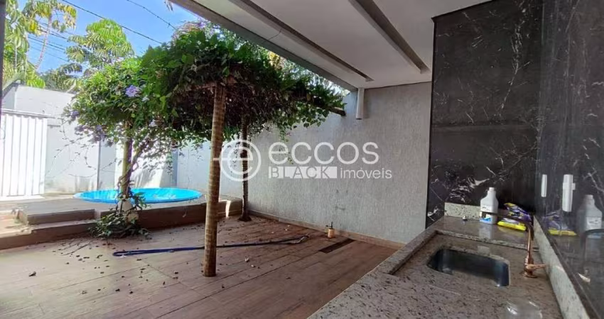 Casa à venda, 3 quartos, 1 suíte, 2 vagas, Granada - Uberlândia/MG