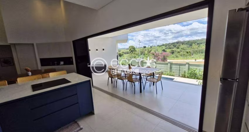 Casa em condomínio à venda, 3 quartos, 1 suíte, 5 vagas, Granja Marileusa - Uberlândia/MG