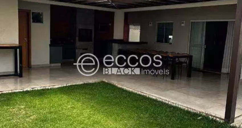Casa em condomínio para aluguel, 4 quartos, 4 suítes, 4 vagas, Aclimação - Uberlândia/MG