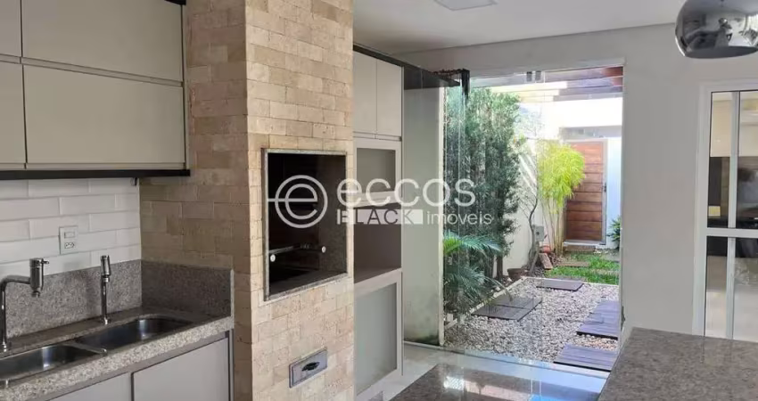 Casa em condomínio para aluguel, 3 quartos, 3 suítes, 2 vagas, Granja Marileusa - Uberlândia/MG