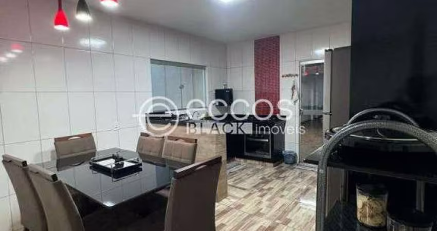 Casa à venda, 3 quartos, 1 suíte, 3 vagas, São Jorge - Uberlândia/MG